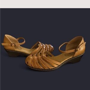 Softspots Tan Strappy Wedges